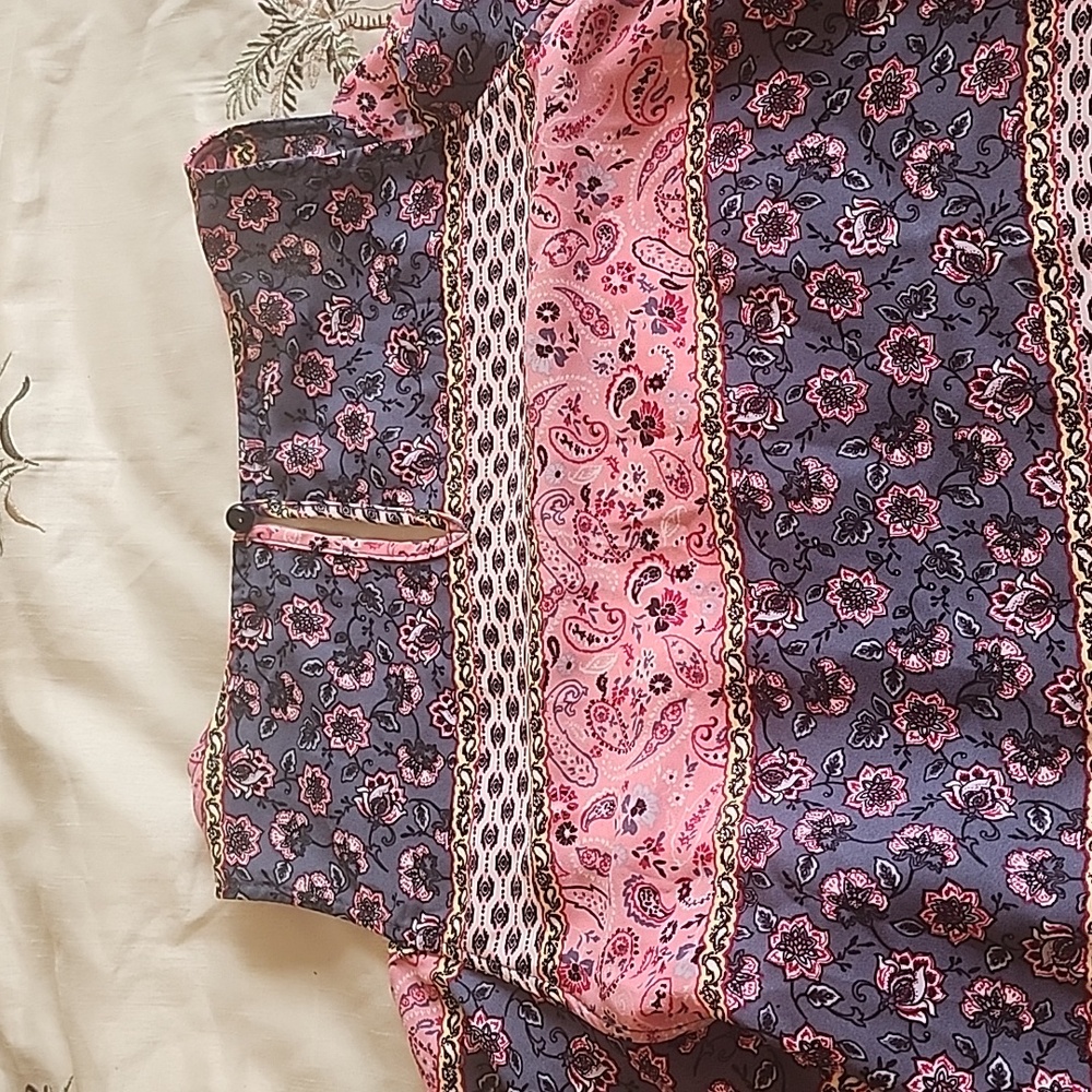 Cold shoulder top - Picture 3 of 3